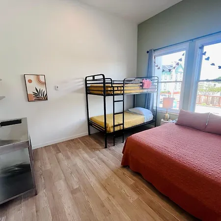 Monterey Hostel-2